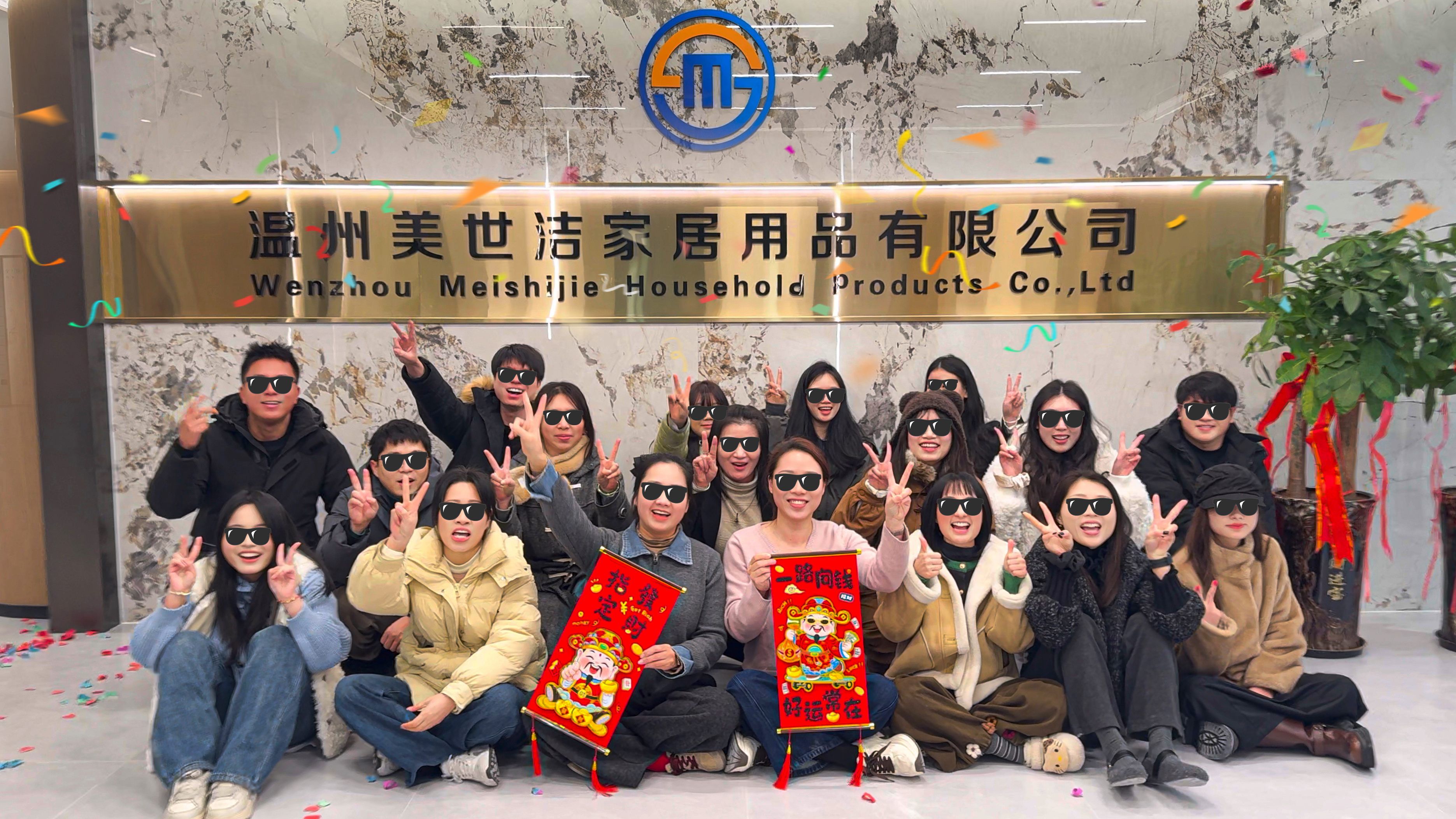 إعلان نقل المصنع